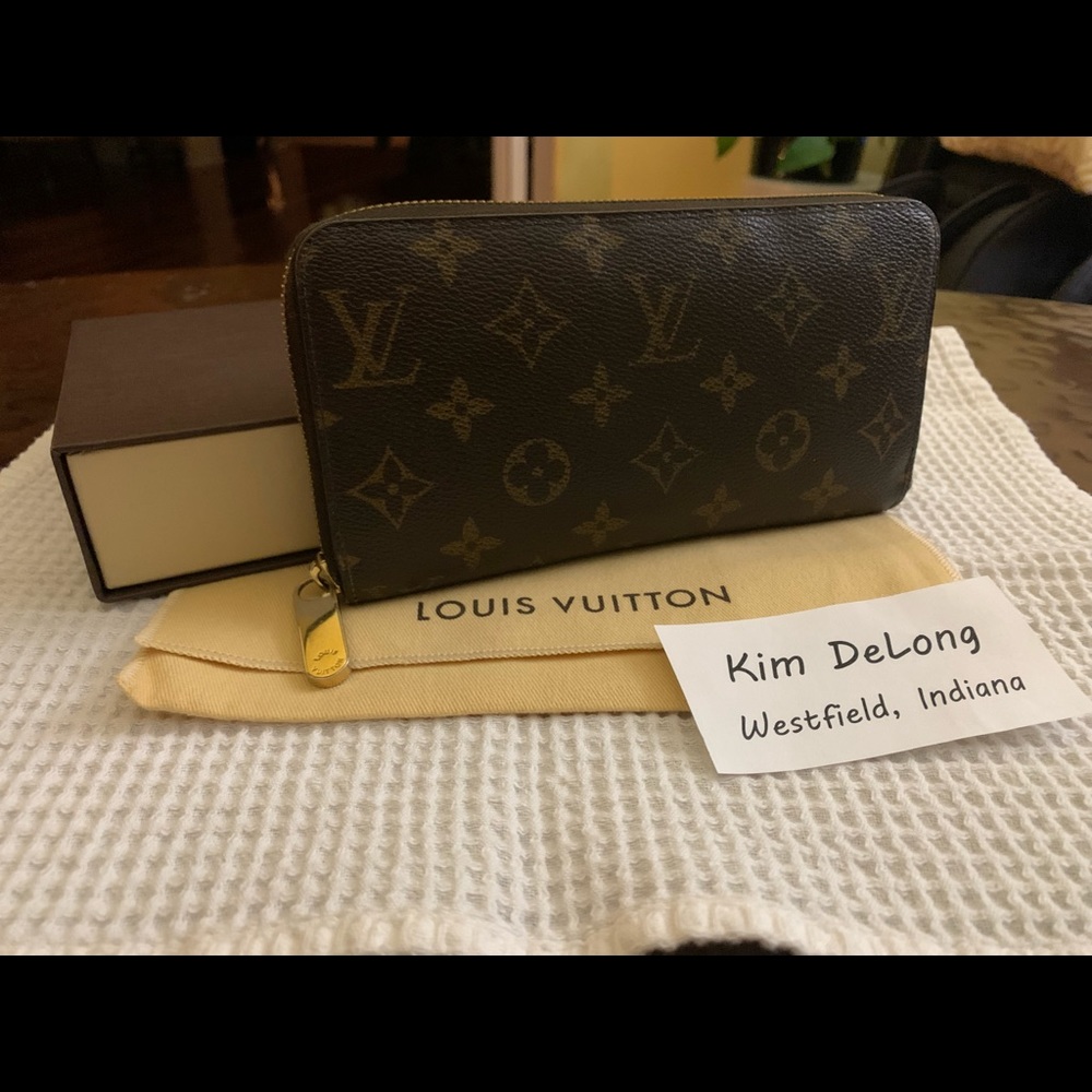 Louis Vuitton Monogram Zippy Wallet